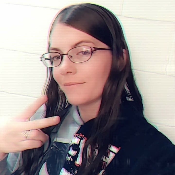 Meet your Posher, Rachel a gemstone dealer. - Picture 1 of 1